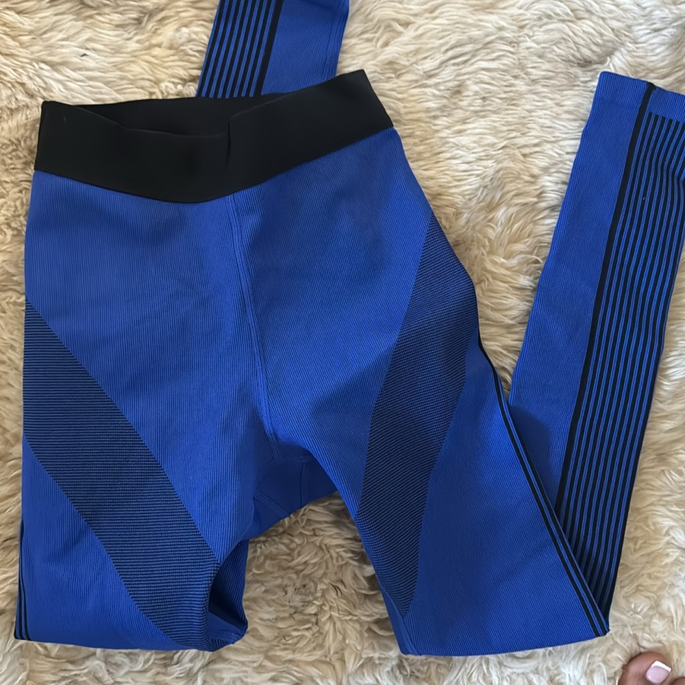 Fabletics Work Out Set - image 3